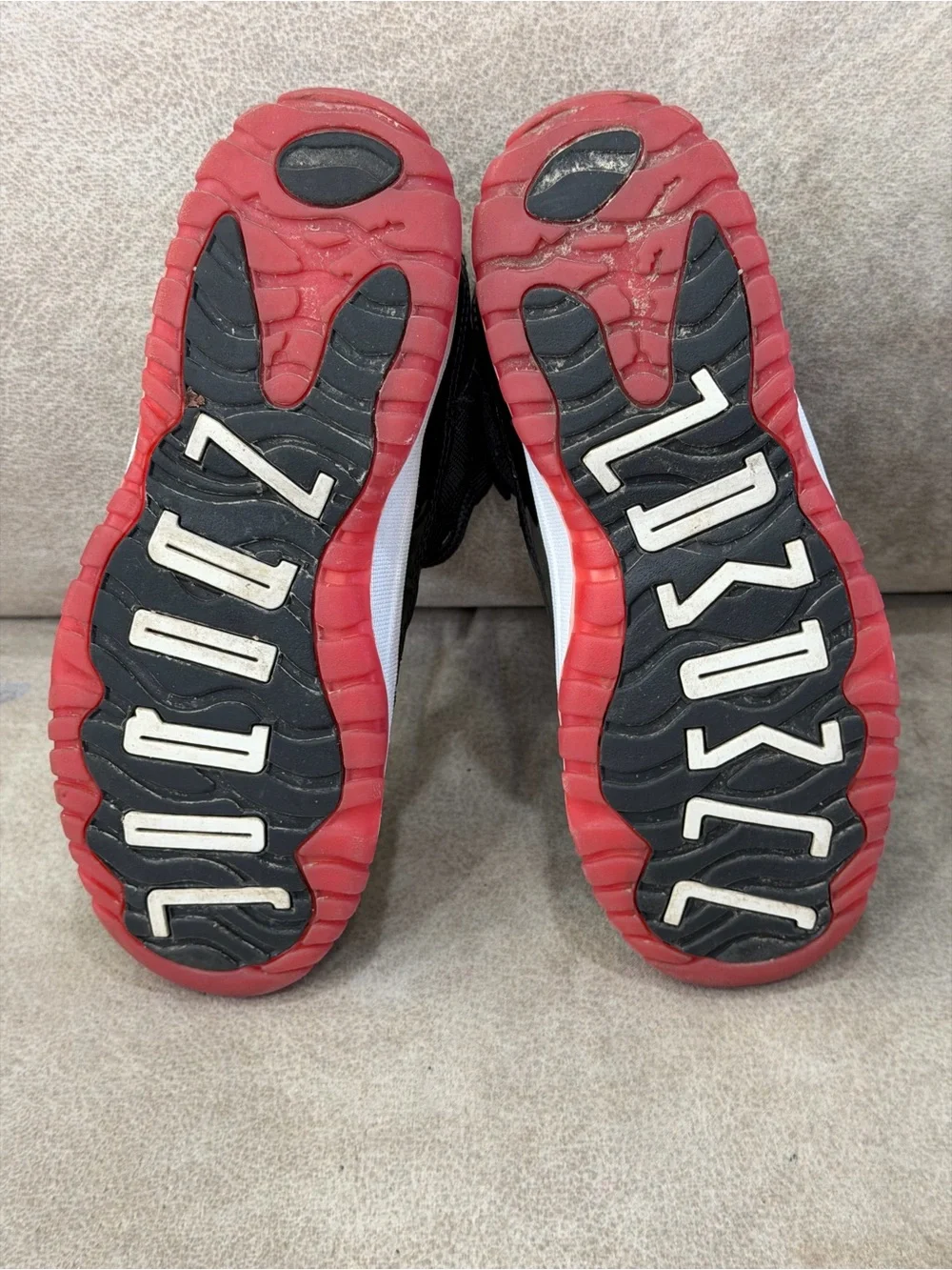 Air Jordan 11 Retro Low Bred 2025 Kids Size 2Y FV5116-006